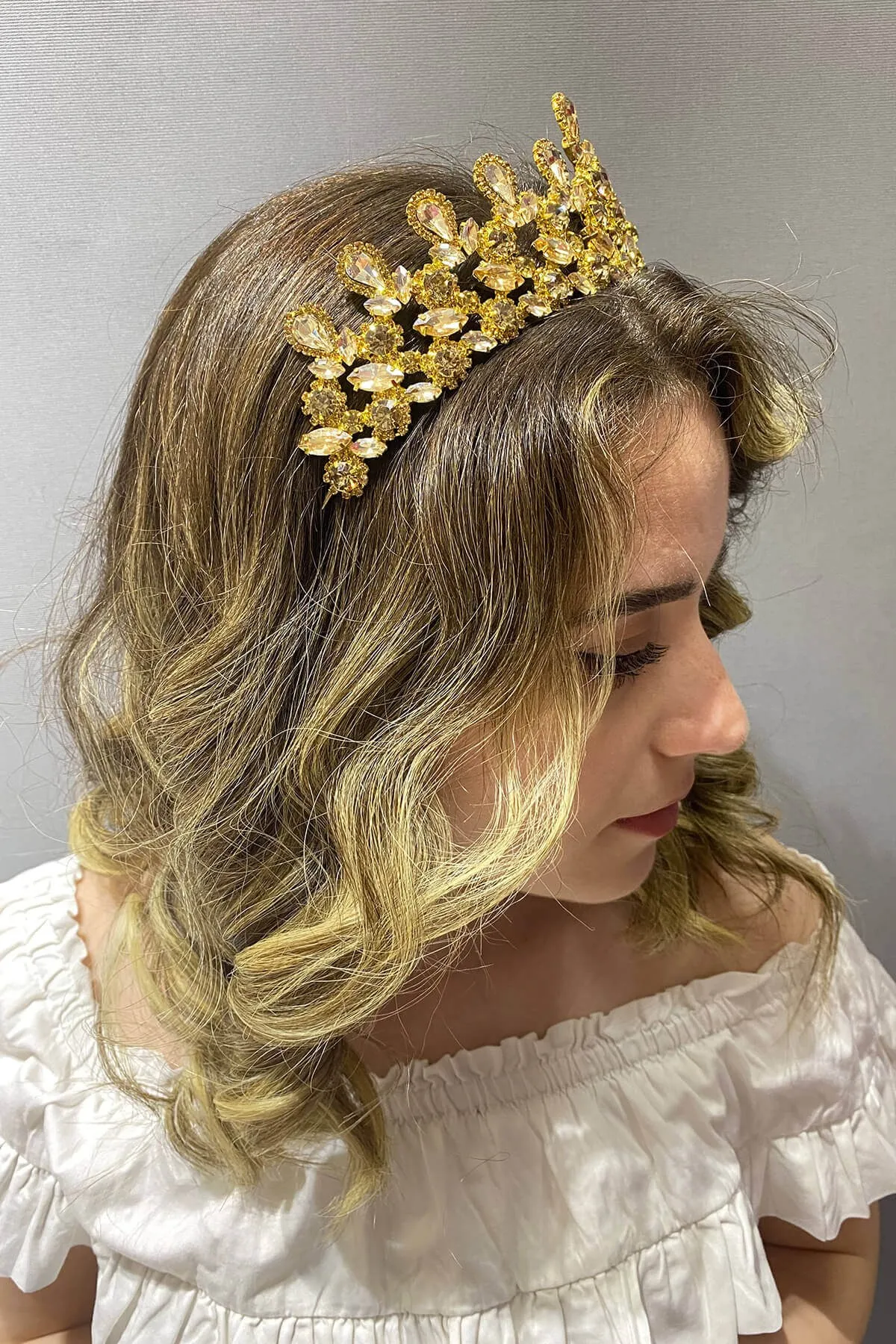 

Красивая свадебная корона из хны