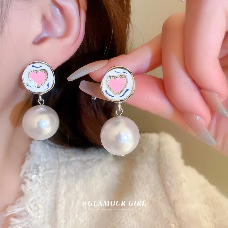 Silver Needle Dripping Oil Love Pearl Earrings Gentle And Elegant Temperament Korean Fashion High-grade Wholes