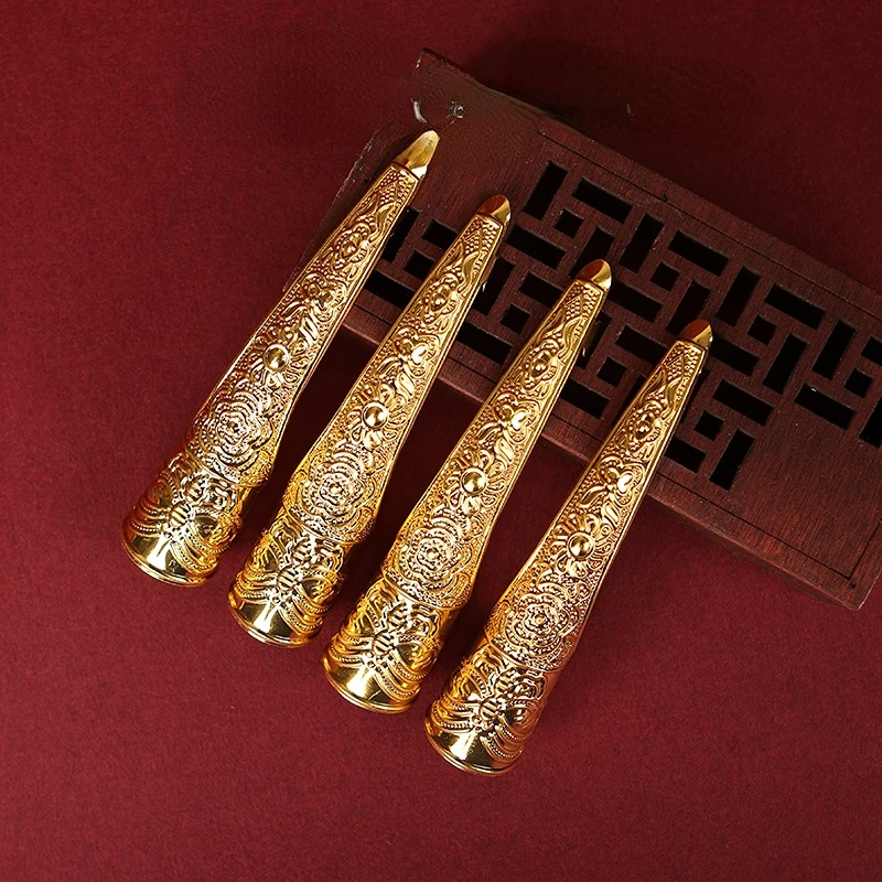 

A set of antique palace armor, such as Yichuan gold false nail set, decorated with the same style of the Queen's ancient