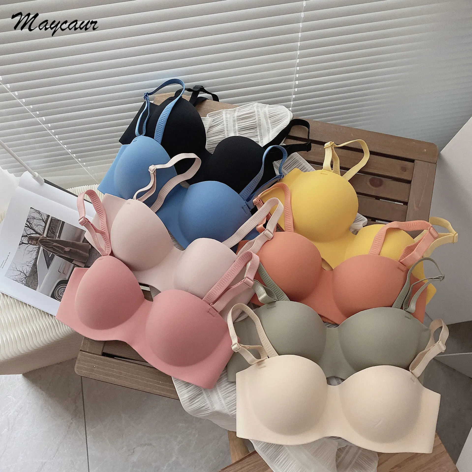 

Woman Sexy Bras Seamless Push Up Lady Lingerie Simplicity Solid Color Ventilation Female Underwear No Wire Thin Style Girl Bra