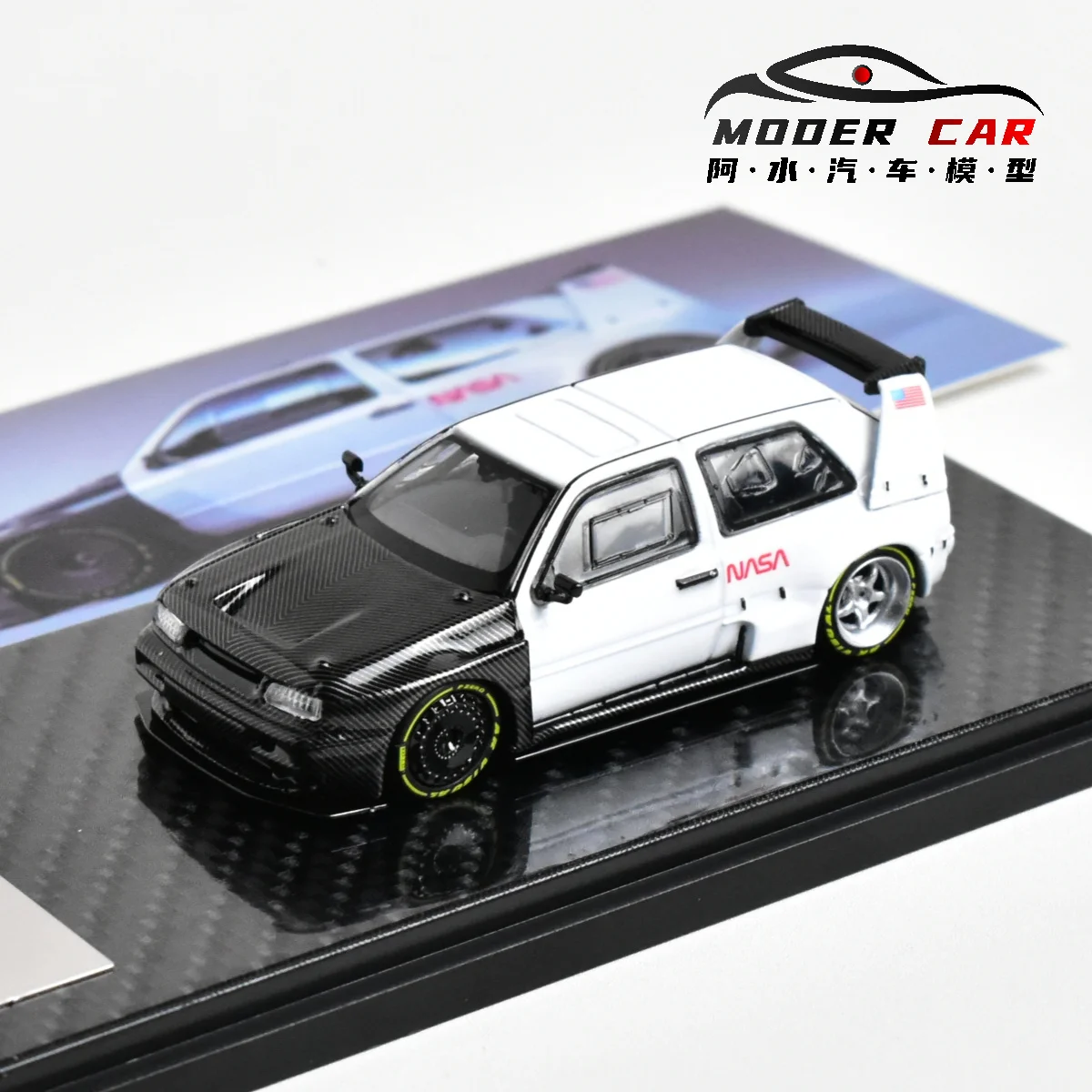 Модель автомобиля Rhino RM 1:64