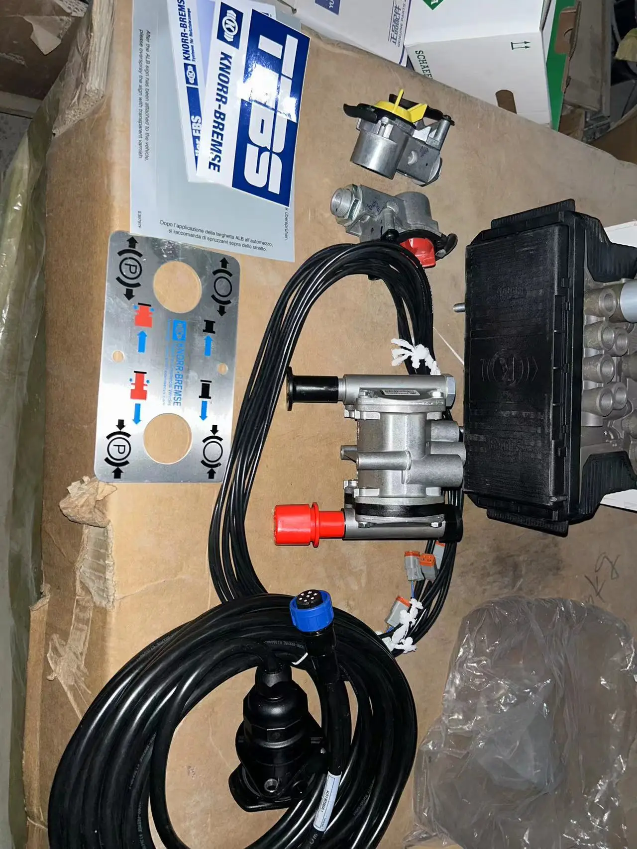 

Прицеп K110610V02N99 ES2095 EBS