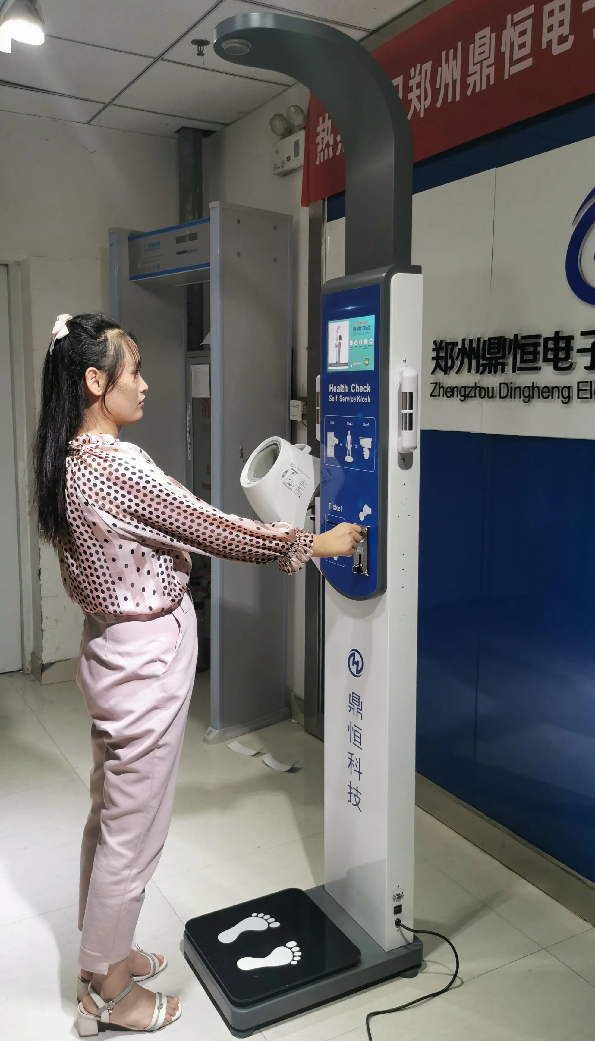 Ультразвуковое устройство с анализатором жира и шкалой b lood для тела