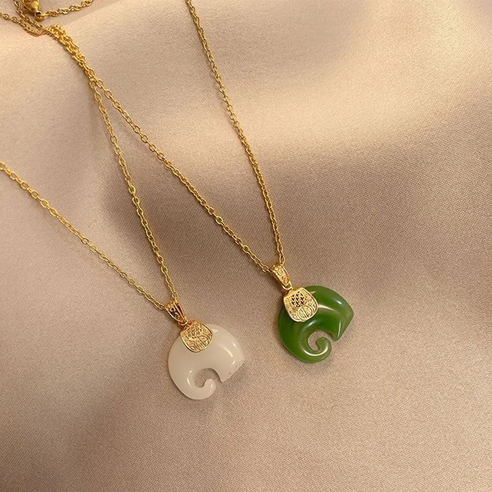 Женская цепочка золотого цвета с подвеской в виде слона | Ожерелья