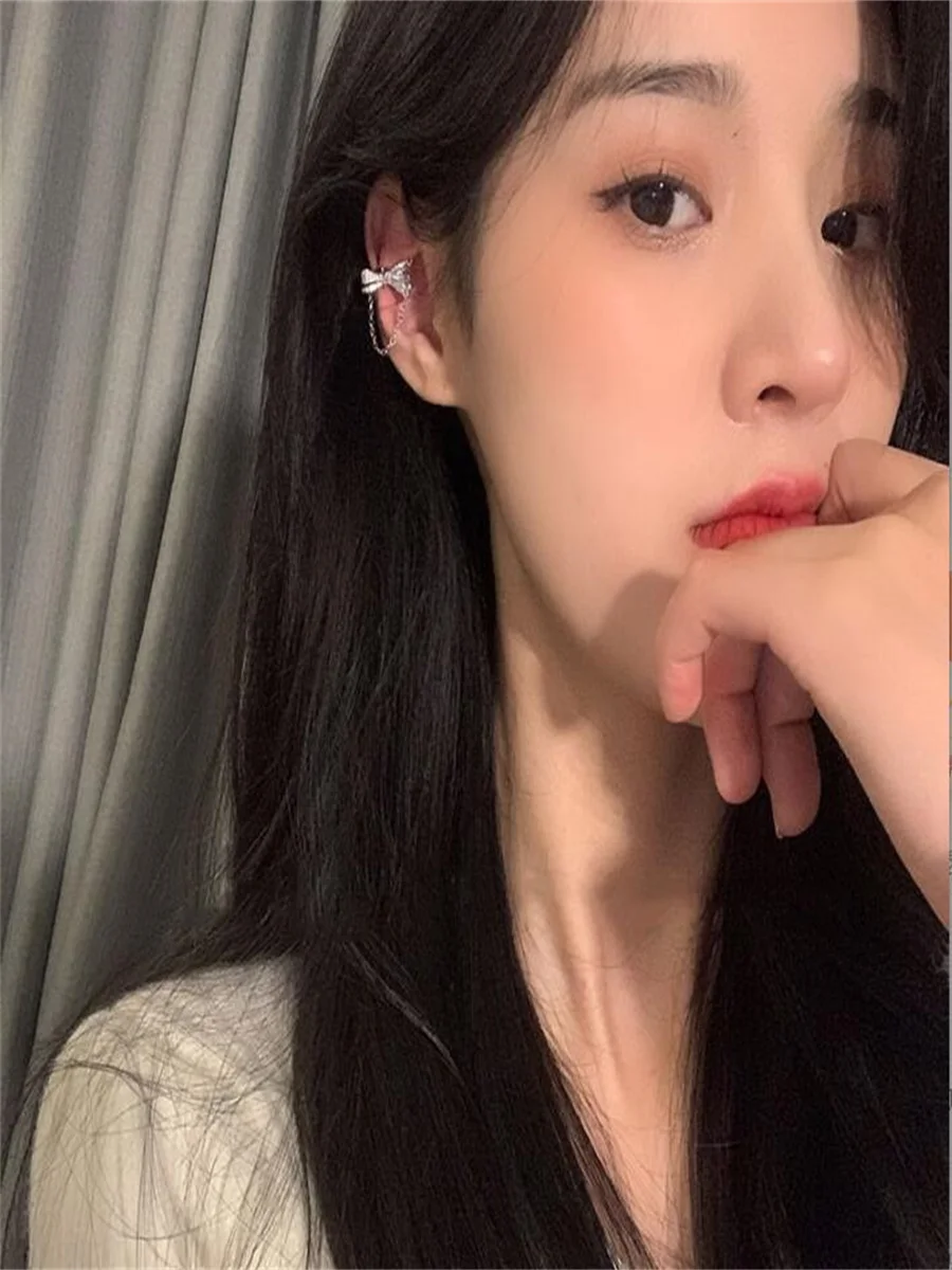 

Exquisite butterfly tassel ear clip