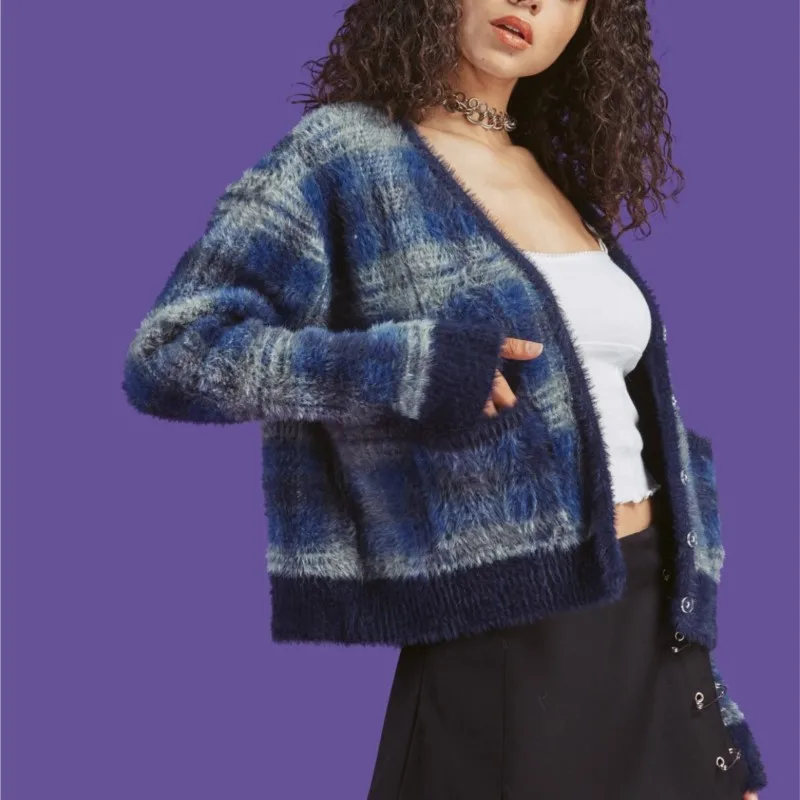 Свитер Женский вязаный в клетку с V-образным вырезом