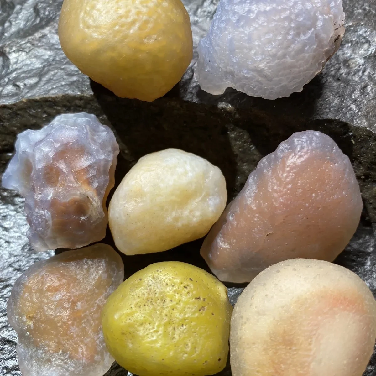 1Pcs Natural Stone Peculiar Rare Precious Gift Alxa Natural Colorful Sugar Heart Agate Hourglass Ring Stone Small Stone