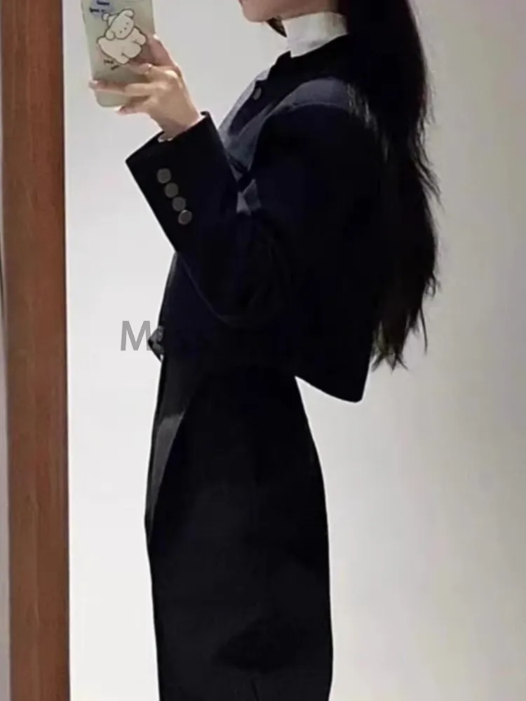 Женский брючный костюм с карманами