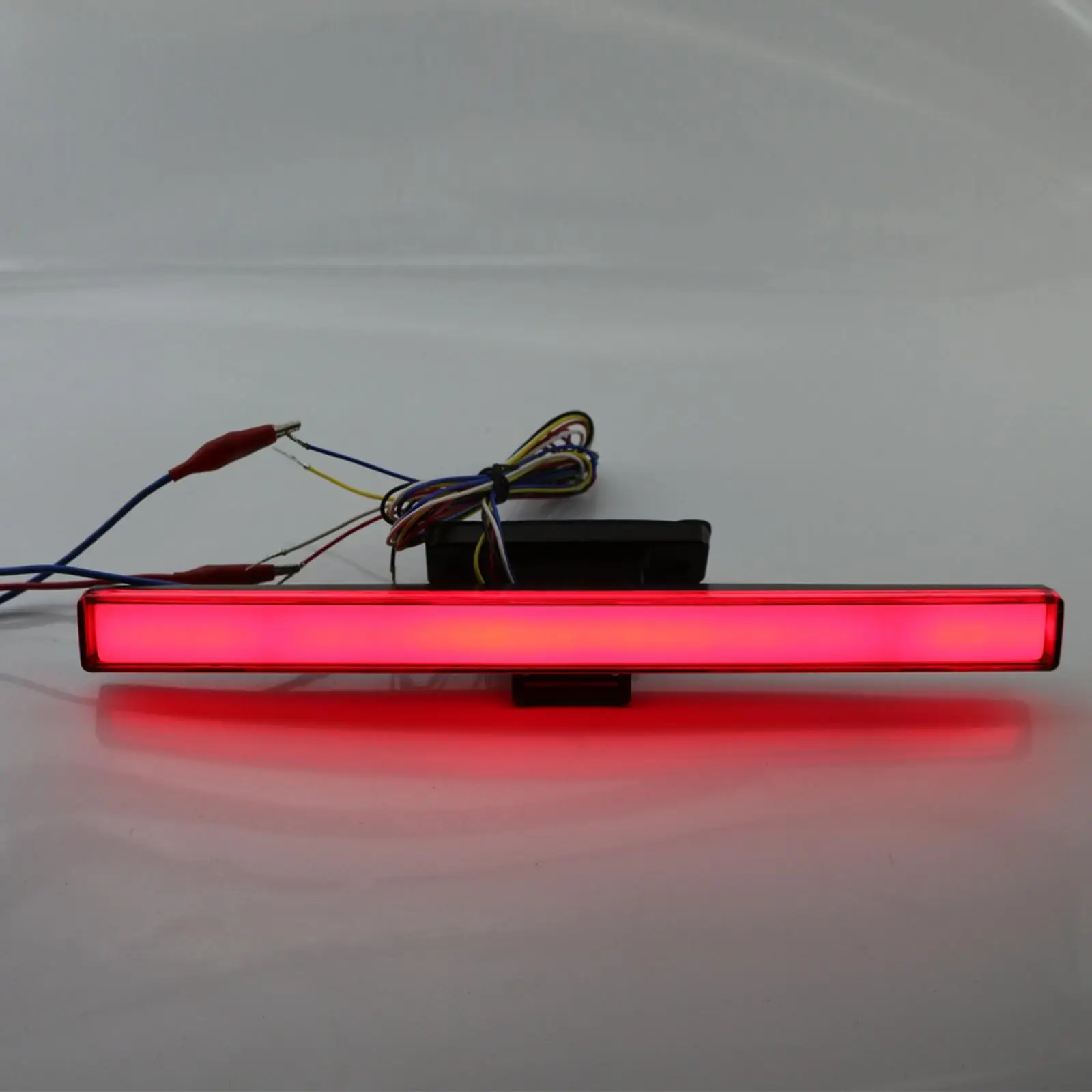 Автомобильный тормозной фонарь с высоким креплением универсальное устройство