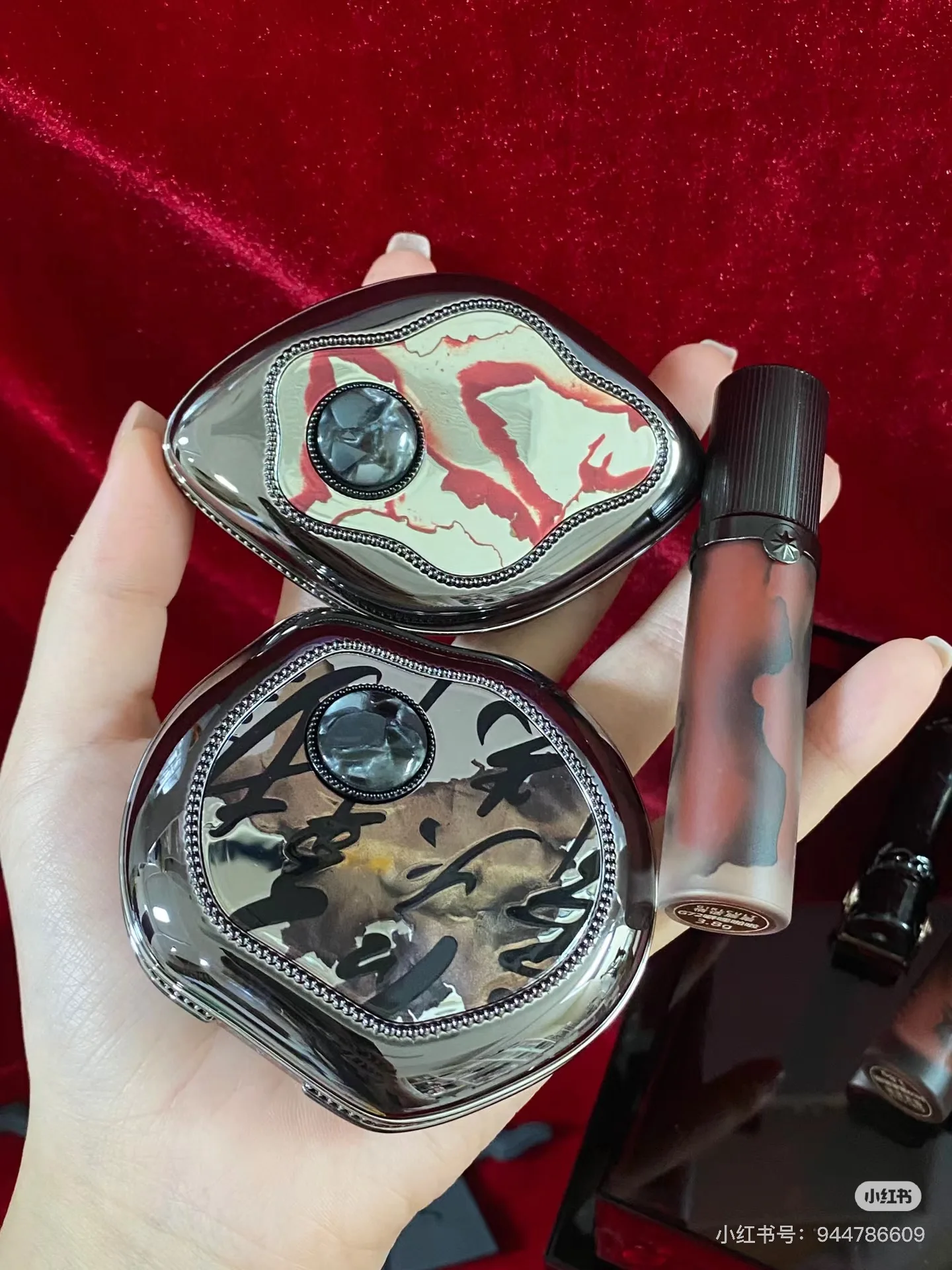 Набор для макияжа с 4 изобретениями