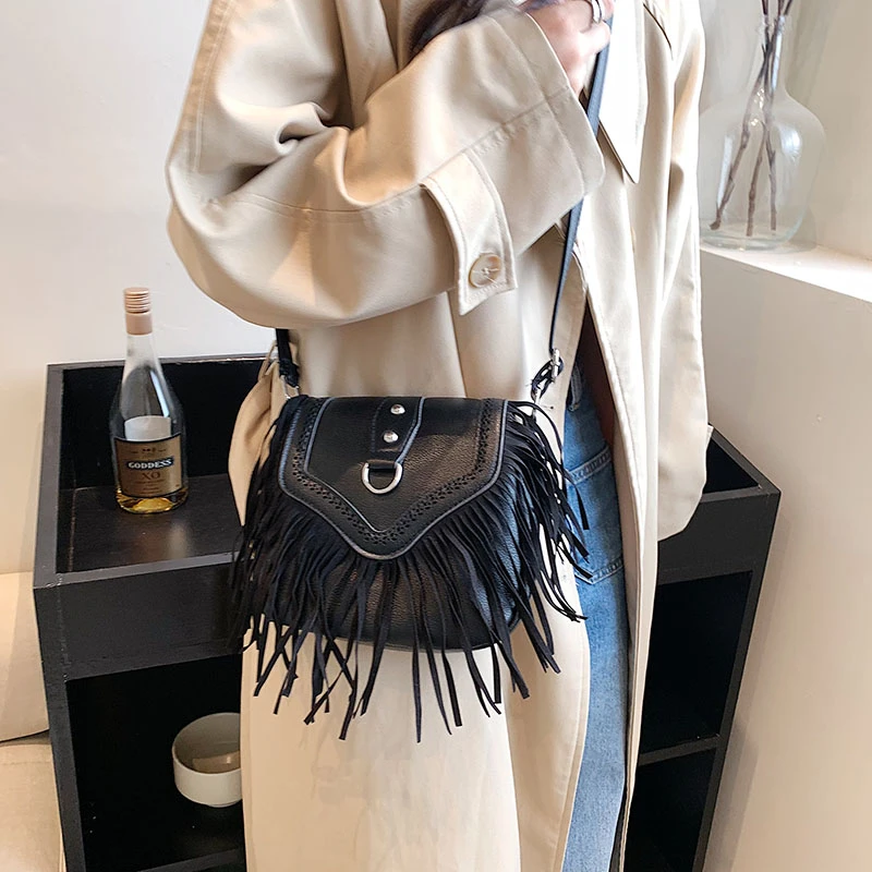 

Fashion Tassel Women Crossbody Bag Khaki Black Handbag And Purse High Quality Pu Leather Small Messenger Bag Retro Lady Bag Sac