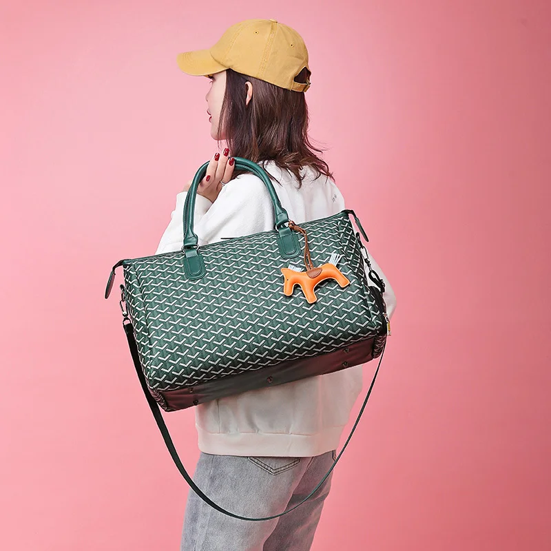 

2022 Fashion Luxury Duffle Waterproof Travel Bags Women Weekend Handbag Men Fitness Shoulder Bag Female Luggage Bag large capac