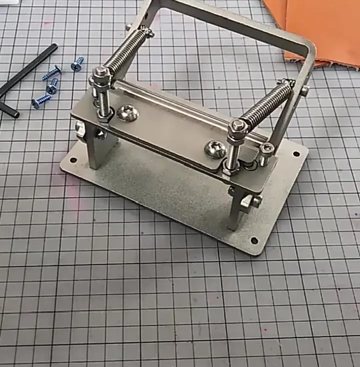 

DIY Manual Leather Splitter Skiver Paring Peeling Machine Handle Leather Skiver Peeler Leather Paring Device Tool Kit