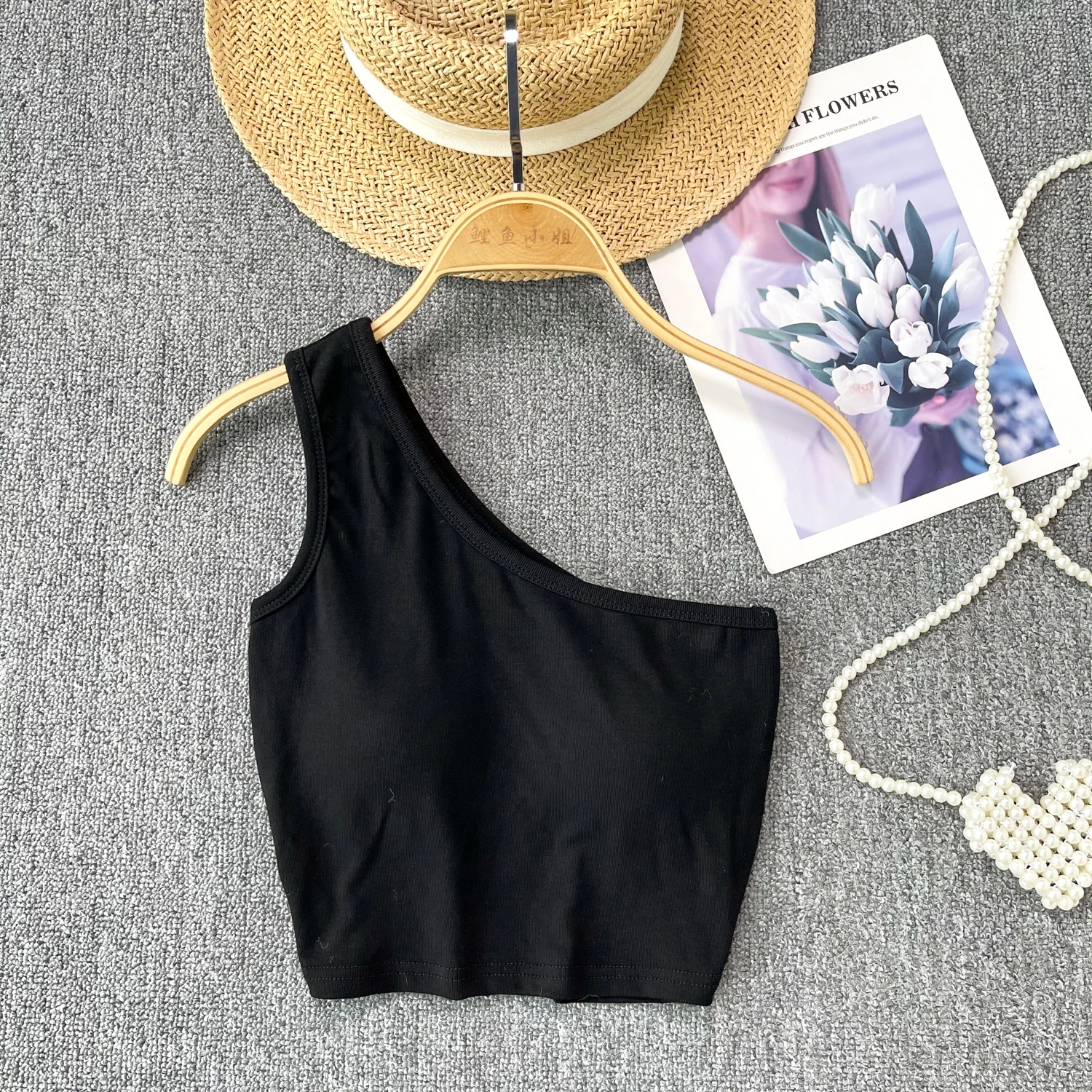 Женский однотонный топ на одно плечо