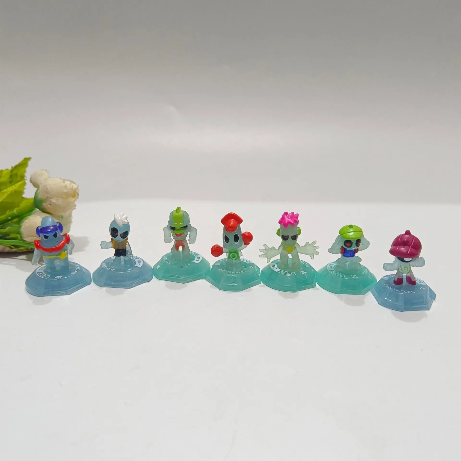 

5pcs mini Adventure Super Hero Action Figure model toys kids gifts