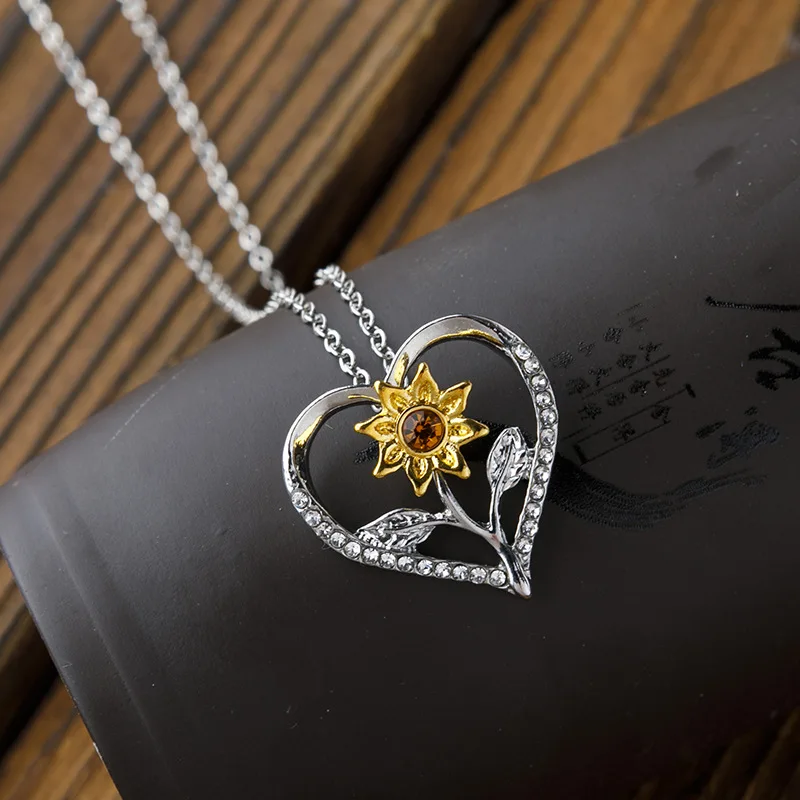 

Romantic Heart Sunflower Rhinstones Pendant Necklace Charm Love Sun Flower Boho Jewelry Xmas Gift For Women Accessories