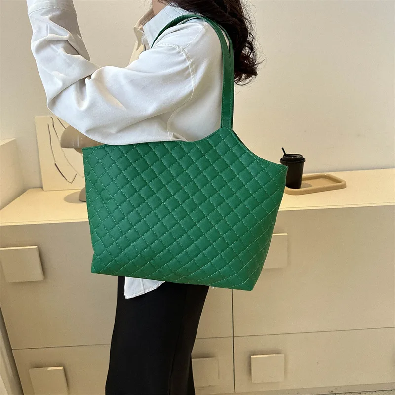 

Korean Version of Shoulder Armpit Women's Bag 2023 Summer New Trendy Simple Rhombic Embroidery Thread Casual Handbag Women's Bag