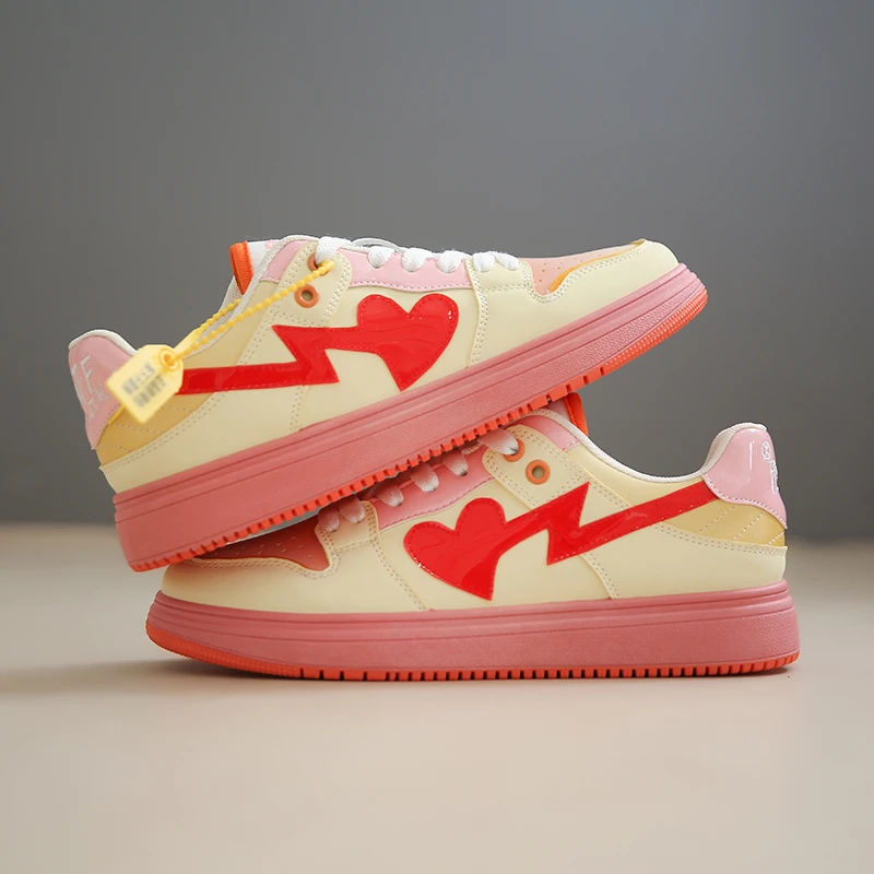 

Women's Sneakers 2022 Luxury Leather Love Pattern Ladies Sports Flat Shoe New Fashion Casual Vulcanized Shoes Zapatos De Mujer