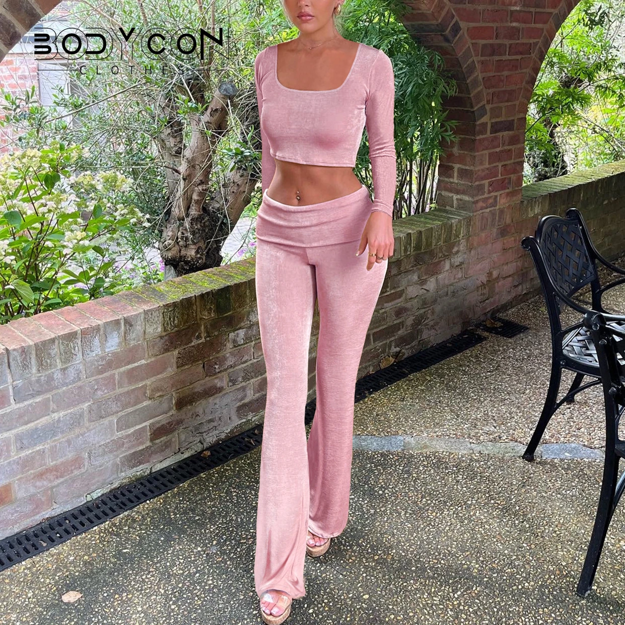 

Облегающий женский однотонный комплект из двух предметов, топ с квадратным вырезом и расклешенные брюки с заниженной талией, комплект из двух предметов