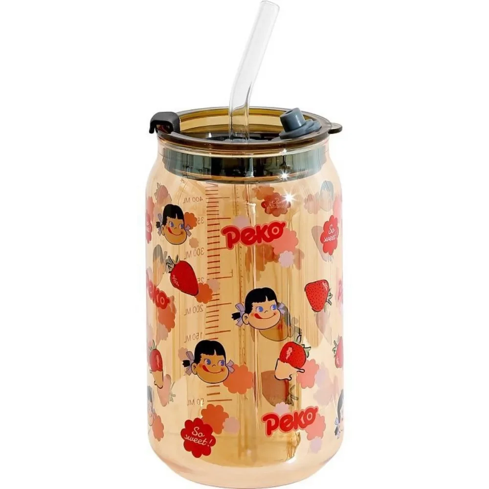 Стеклянная чашка большой емкости с молоком