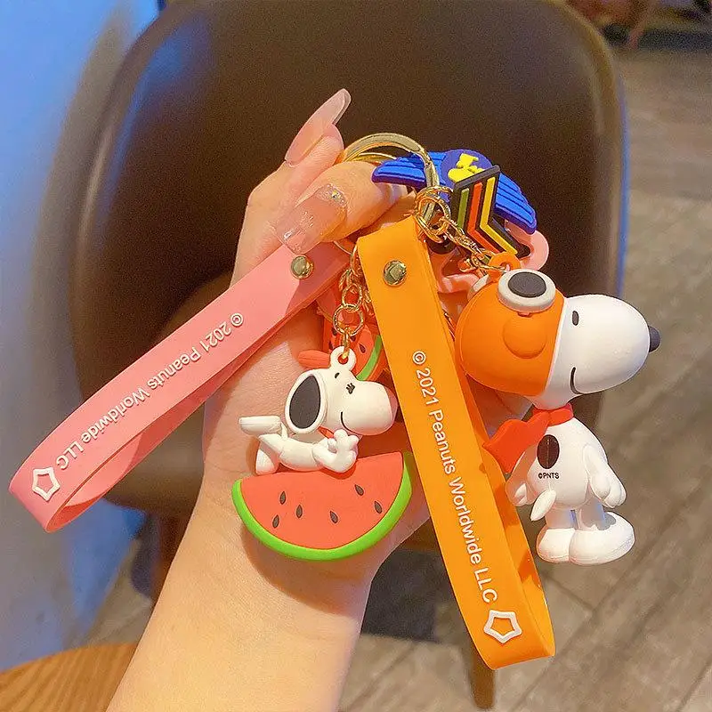 

Kawaii Snoopy брелок мультфильм милый аниме Чарли Браун Деревянный сток ПВХ Куклы фотоорнамент Игрушки для мальчиков подарок