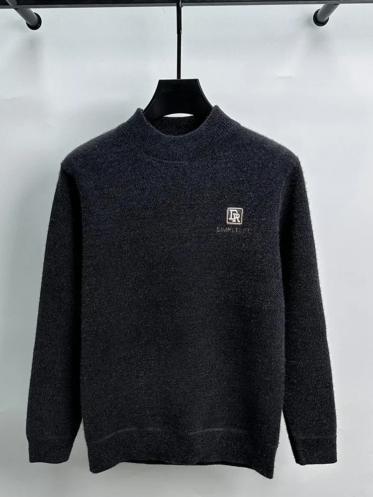 Мужской бархатный пуловер с круглым вырезом и вышивкой