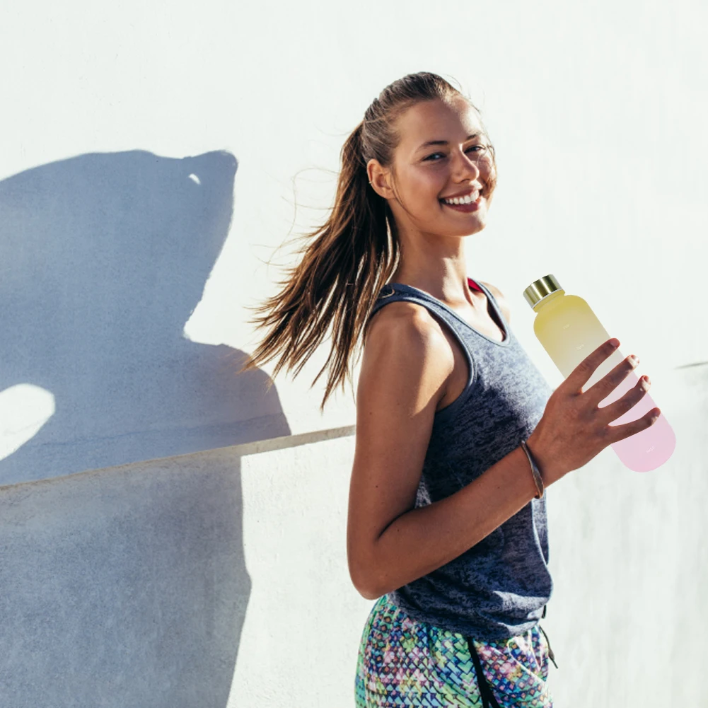 Бутылка для воды с большой емкостью 1000 мл защитой от отскоков маркером времени