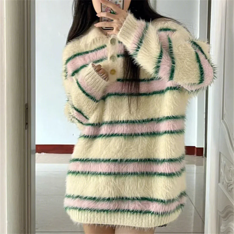 Женский свитер с воротником-поло