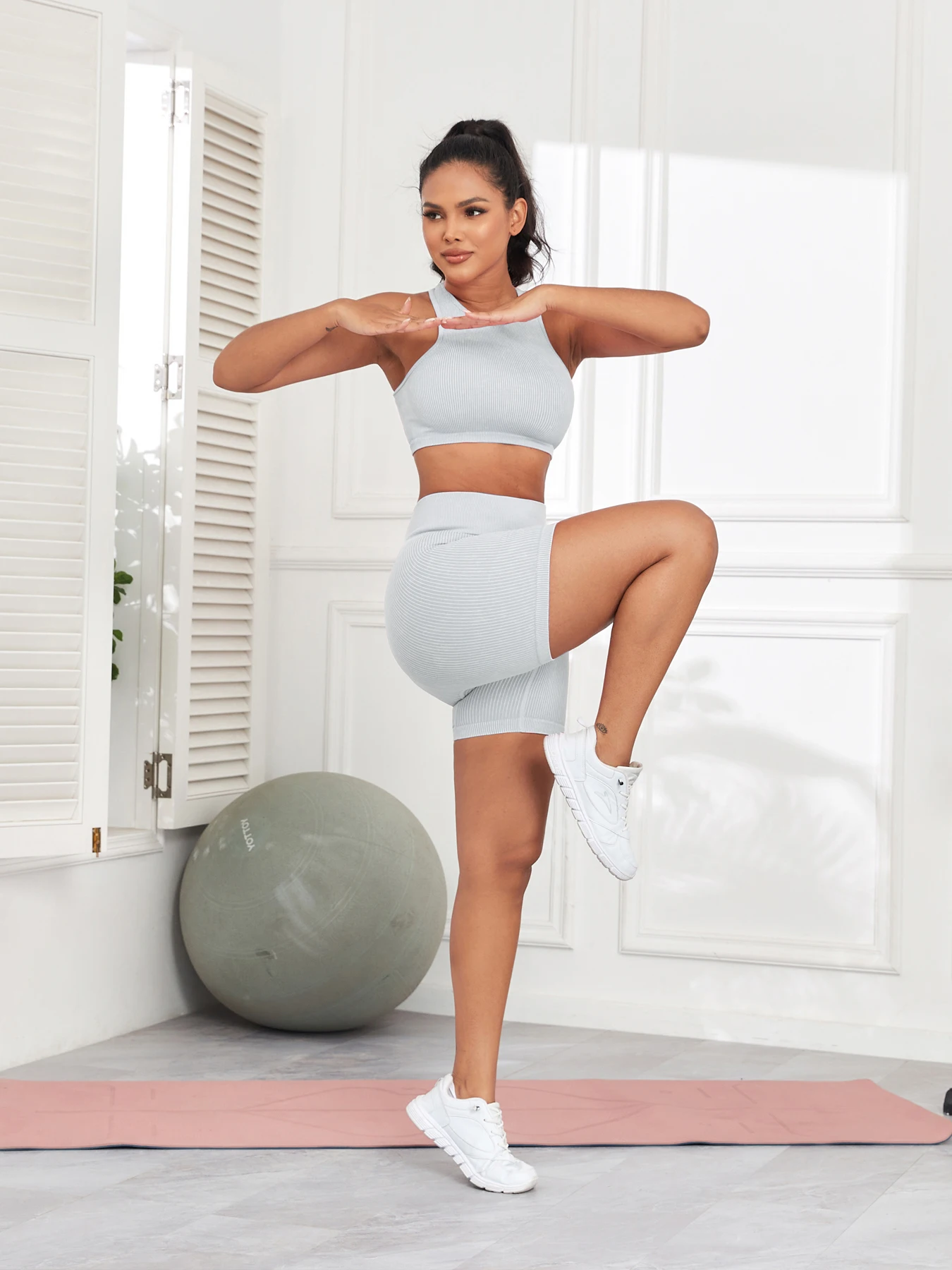 Женские спортивные шорты для фитнеса облегающие эластичные отдыха на открытом