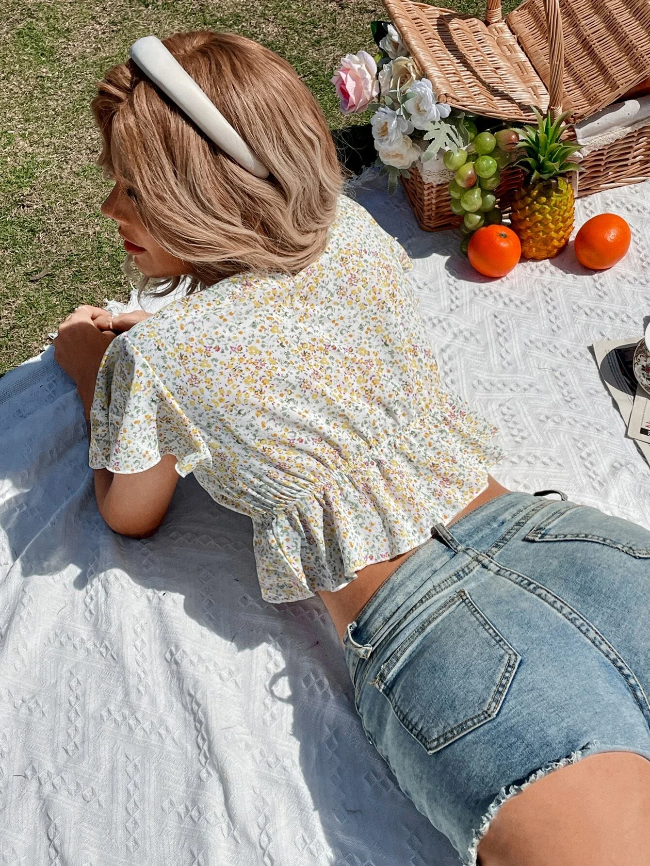 

y2k Floral Knot Front Ruffle Hem Blouse