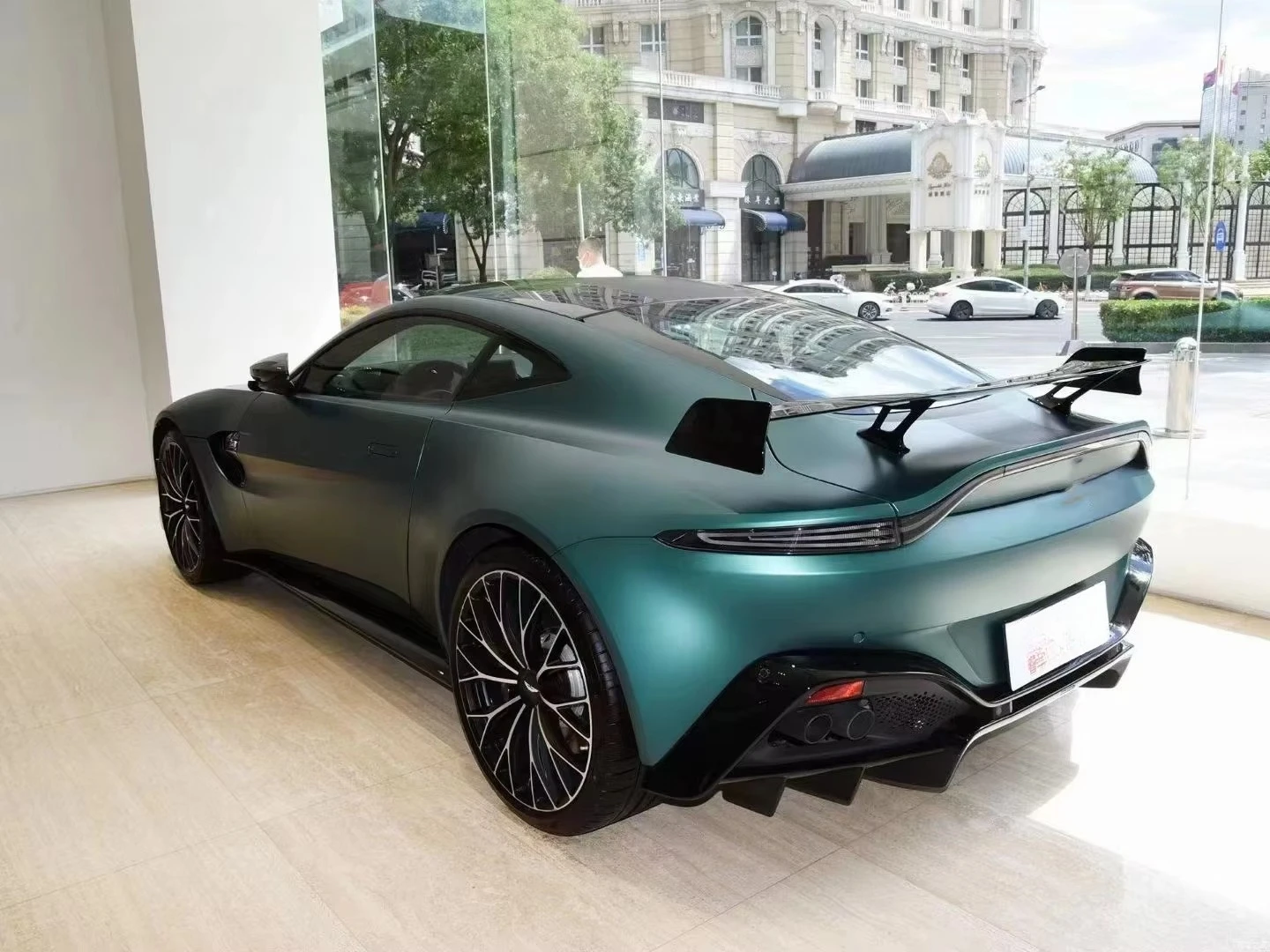 FORAston Martin VANTAGE Body Kit VANTAGE Обновление спойлера из углеродного волокна в стиле F1 (art.: 3920d39aaaba4) - 3920d39aaaba4