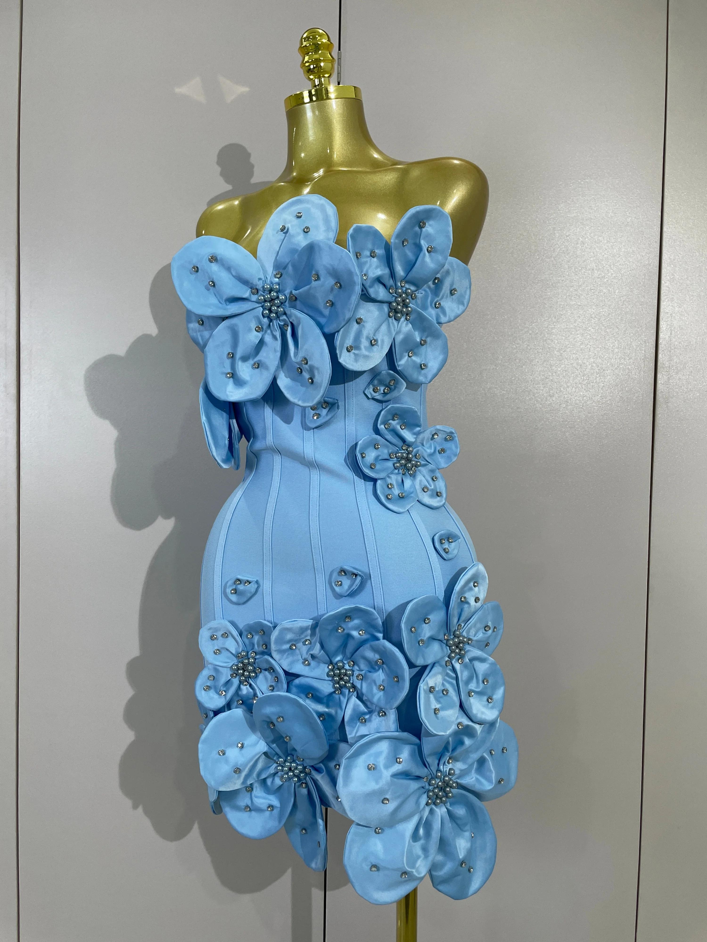 Фото Роскошное шикарное короткое облегающее платье без бретелек с 3D-цветами из бисера, элегантное вечернее платье для выпускного, дня рождения, свадьбы, для гостей №2