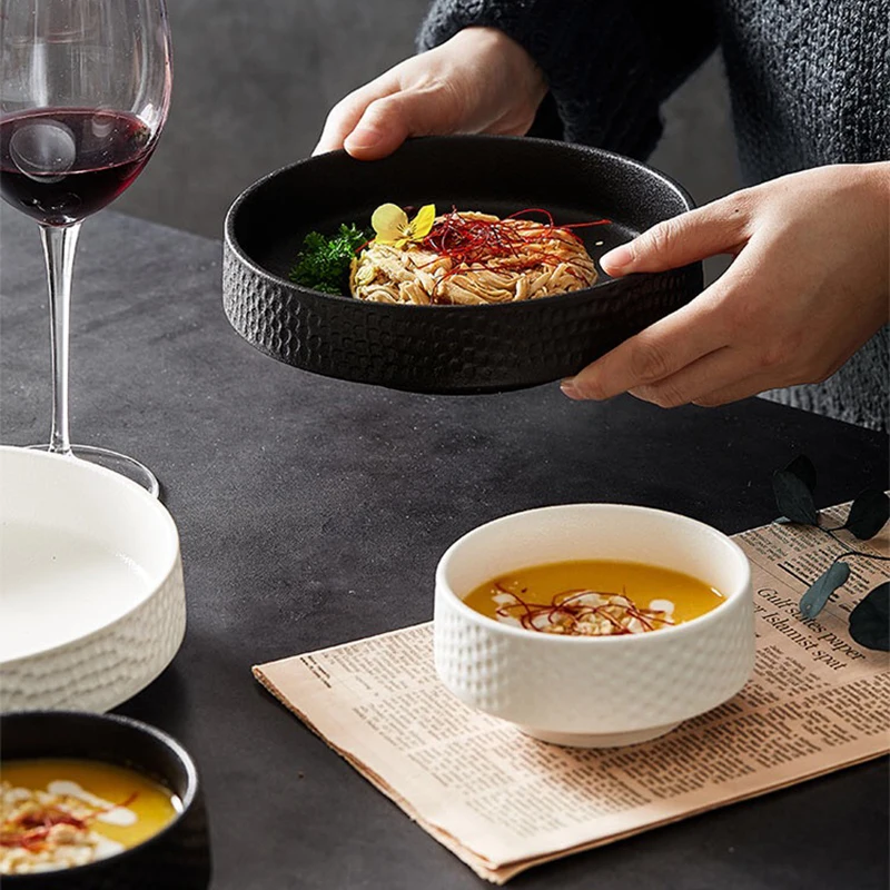 

Ceramic White Black Hammer Eyed Deep Dish Fruit Bowl Creative Baked Rice Sushi Plate Salad Bowl Tableware Plates Round Platter