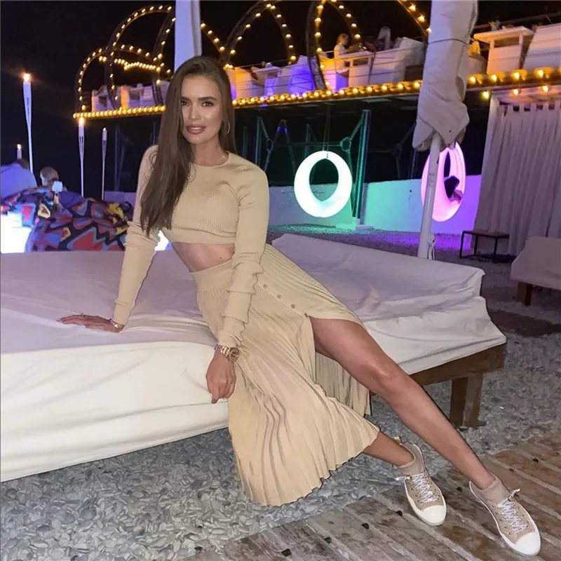 Топ женский трикотажный однотонный с высоким разрезом пуговицами и длинным