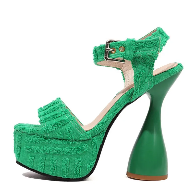 

2022 summer new fashion women's sandals.green.overheight with.Waterproof platform.Buckle.Plus size 41 42 43.Open toe shoes .