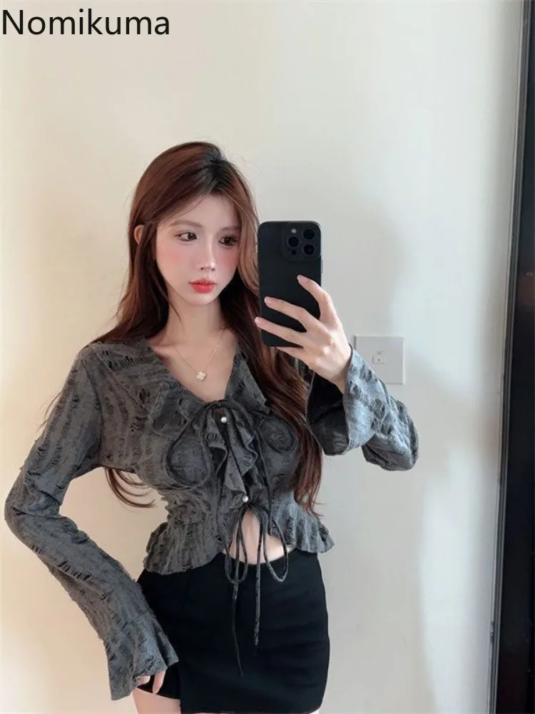 Женская блузка с V-образным вырезом длинным рукавом и оборками