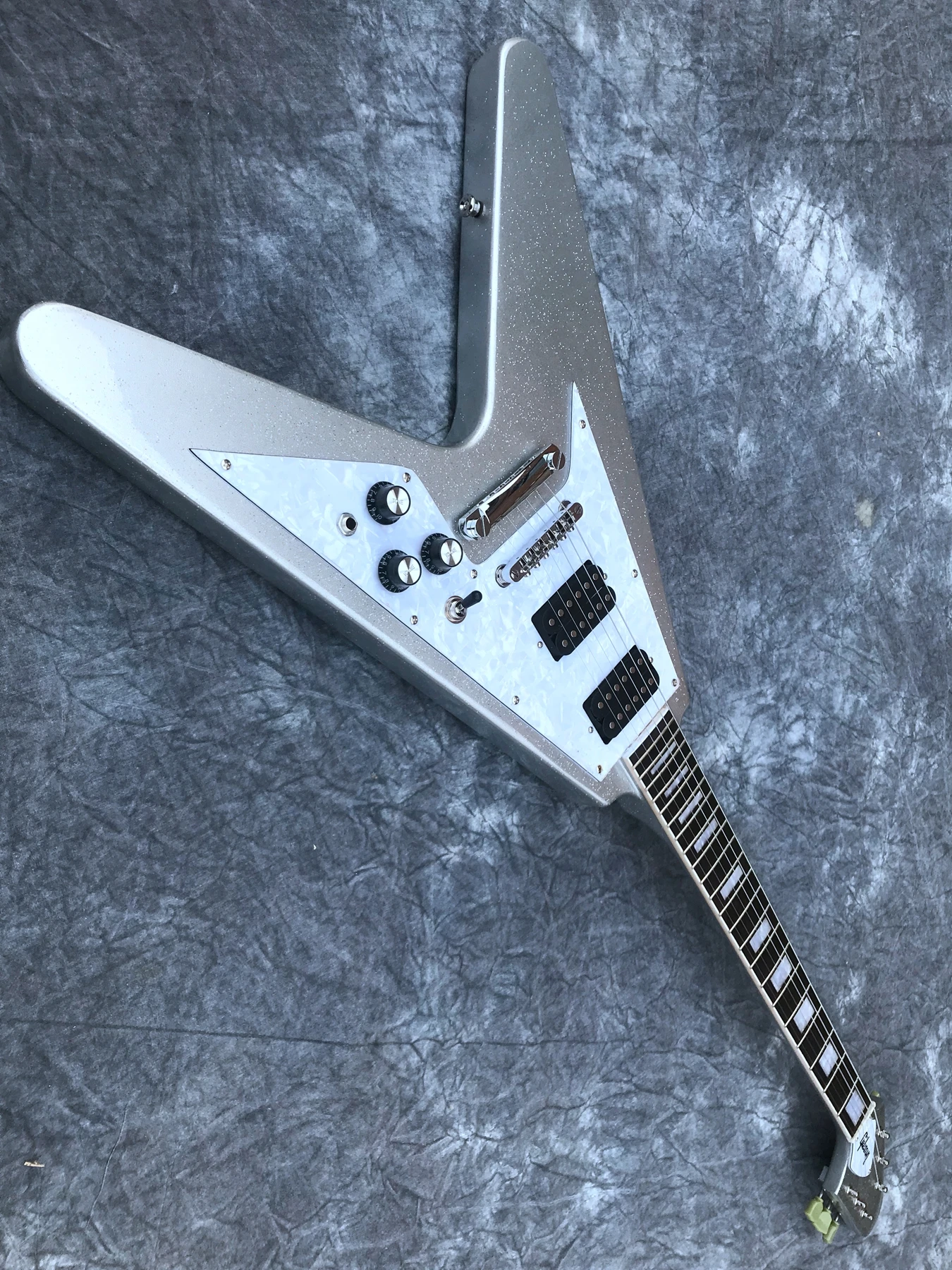 

Металлический Серый цвет, фингерборд из розового дерева, высококачественный пикап, классный физический продукт, защитная доска