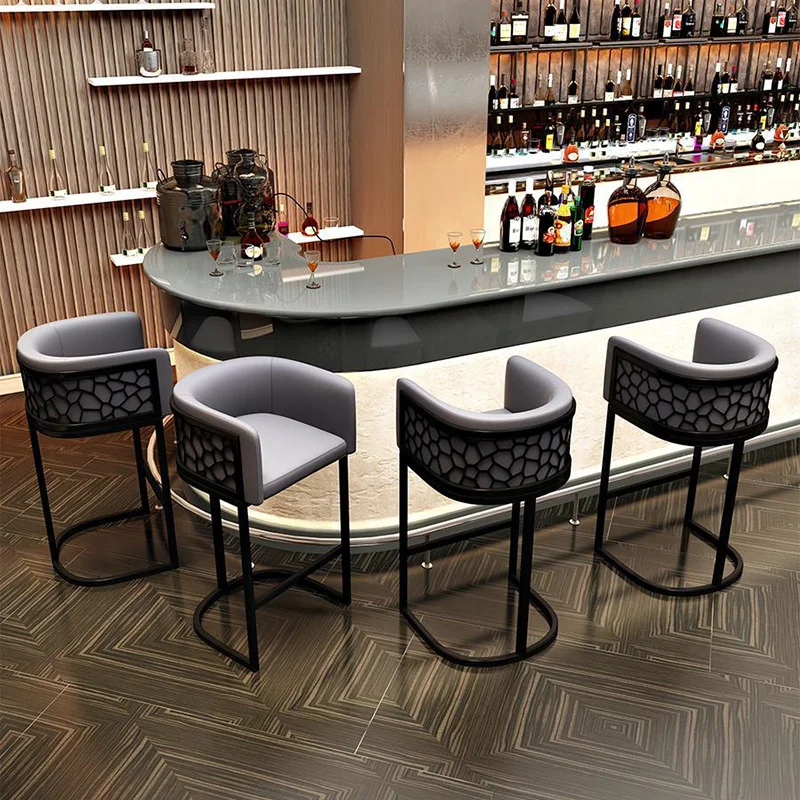 Рисунок 3 - Барный стул с высокой спинкой в скандинавском стиле