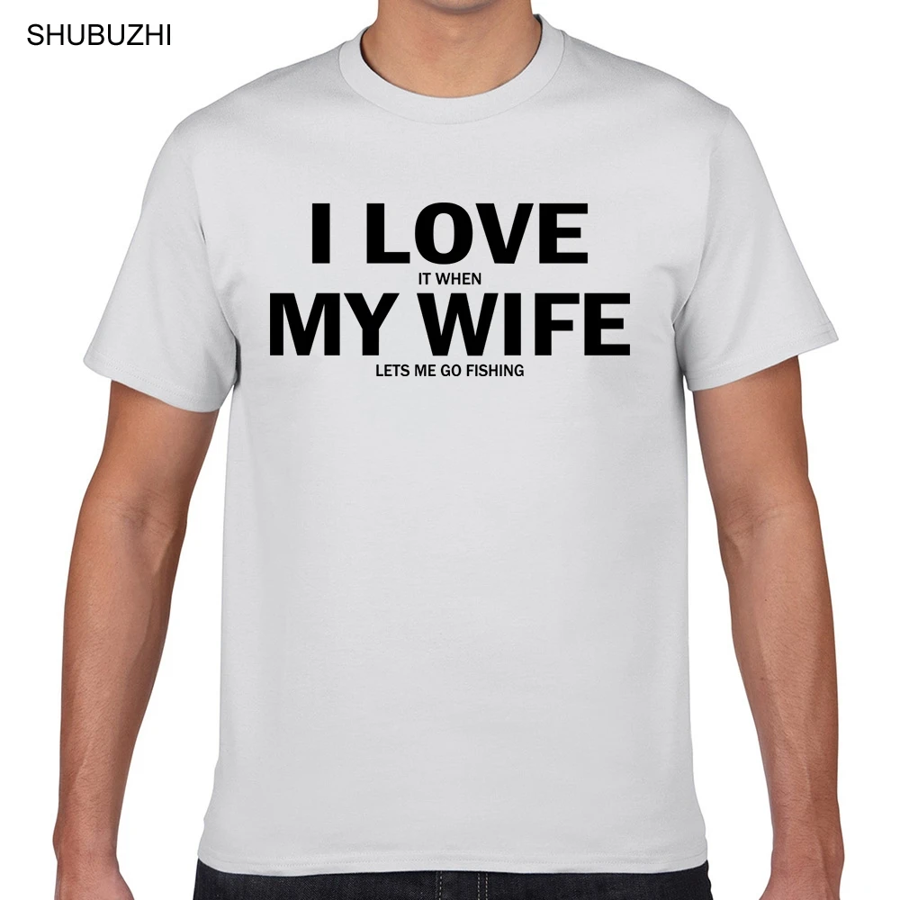 Футболка мужская с надписью Я люблю это когда моя жена позволяет мне делать