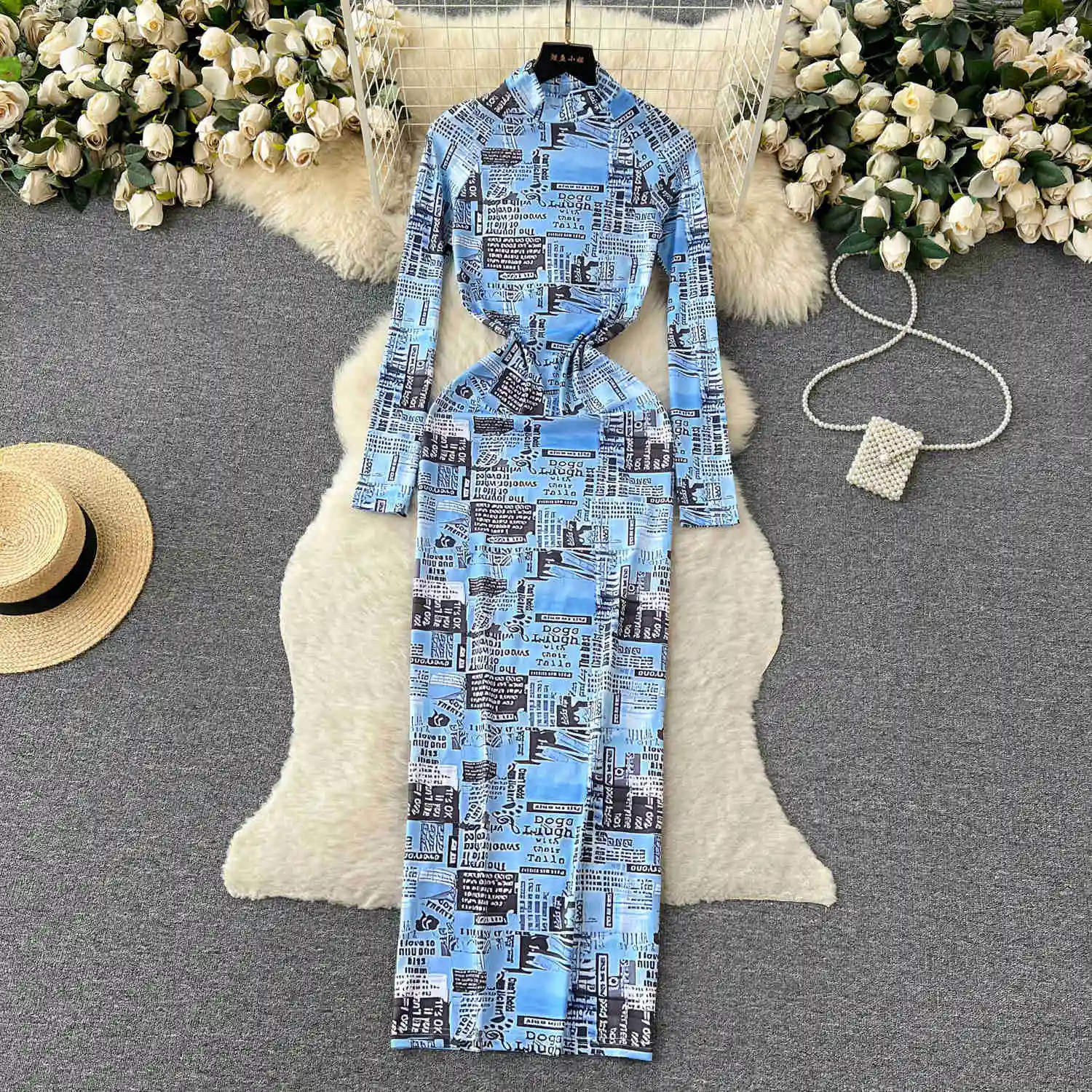 

Женское облегающее платье-футляр с длинным рукавом и воротником-стойкой