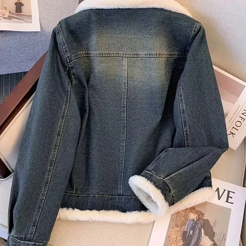 Женская джинсовая куртка с бархатной подкладкой