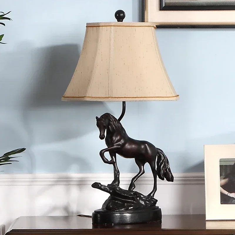 Ретро полимерная настольная лампа dark horse для спальни домашний декор прикроватная