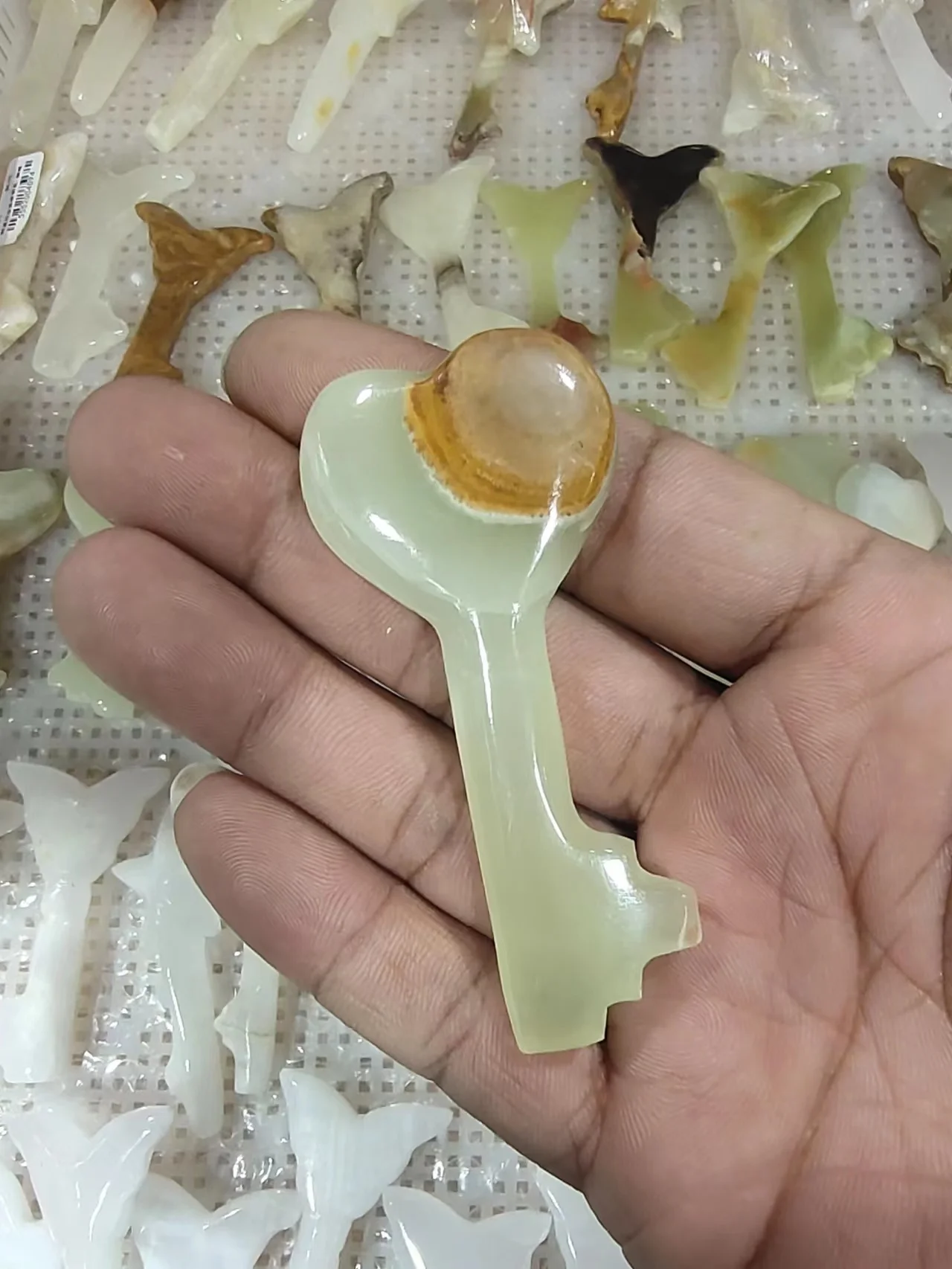 

1pcs Natural crystal Afghan jade carved key, unlock the lover's heart lock, meaning a long time