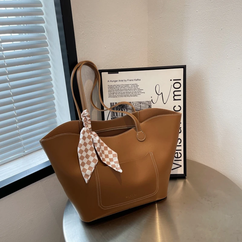 Большая вместительная женская сумка-тоут 2024 новый стиль популярная в этом году