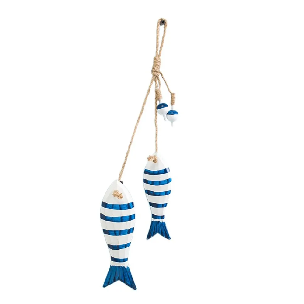 

Деревянный кулон в виде рыбы