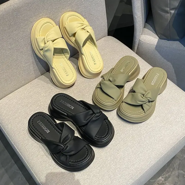 

House Slippers Platform Female Shoes Luxury Slides On A Wedge Low 2023 Summer Designer Flat Soft Casual Rome Basic PU Fashion Ru