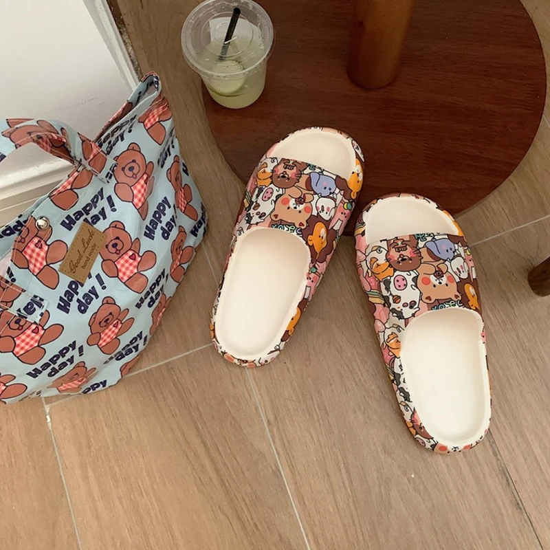 2023 New Cute Anime Pattern Women Slides Outdoor Beach Non-slip Woman Slippers Bathroom Couple Sandals Summer platform Shoes