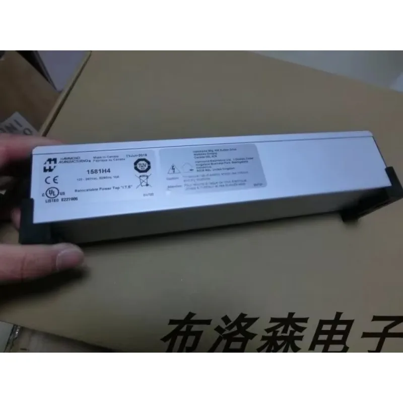 HAMMOND 1581H4 4-контактная промышленная металлическая розетка IEC для установки в панель, 230В 10А (art.: 3920dbca02ed5) - 3920dbca02ed5