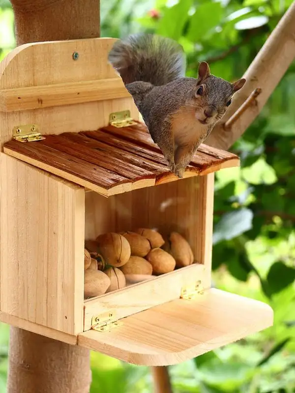 

Wooden Squirrel Feeder Outdoor Hanging Bird Feeder House Corn Peanut Storage Box Stand For Yard Garden Park Animal Feeding Tool