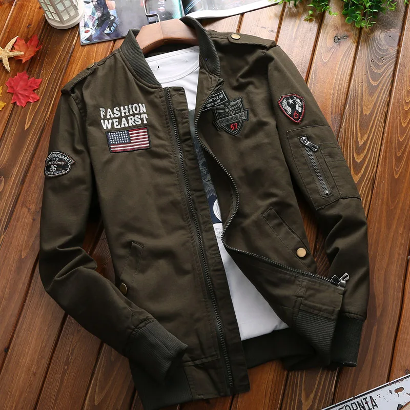 

Jaket man Mantel Jaket Penahan Angin Kasual Fashion Pria Pakaian Luar Musim Semi dan Musim Gugur Bordir Militer Ramping Berdiri